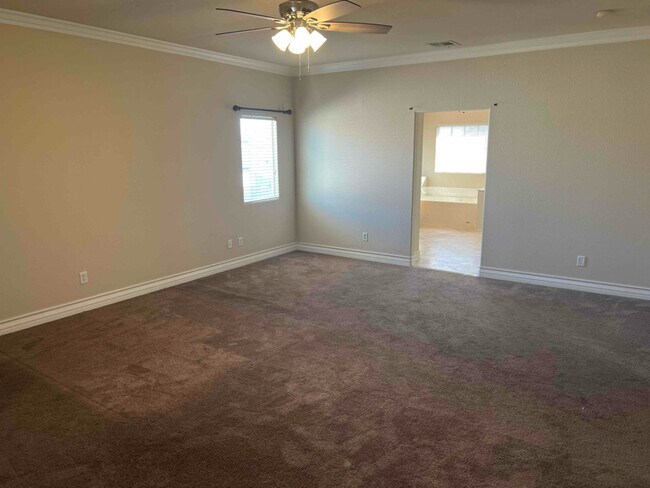 Building Photo - 205 Valare St