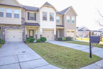 Building Photo - Townhome | Washer/ Dryer Included  |Fenced...
