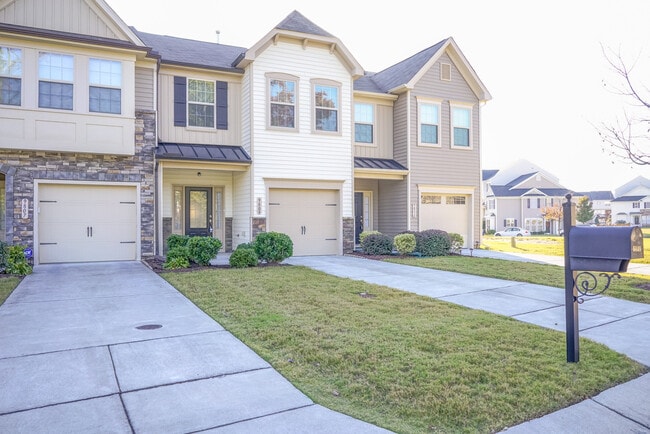 Townhome | Washer/ Dryer Included |Fenced... - Townhome | Washer/ Dryer Included  |Fenced...