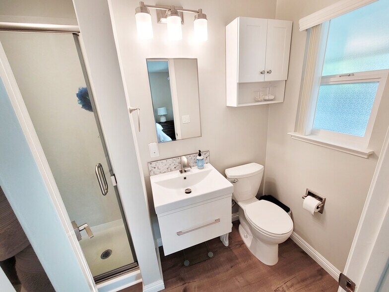 Building Photo - 5020 Rio Vista Ave