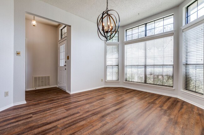 Building Photo - Lovely 3 Bedroom, 2 Bathroom Home in Mesqu...