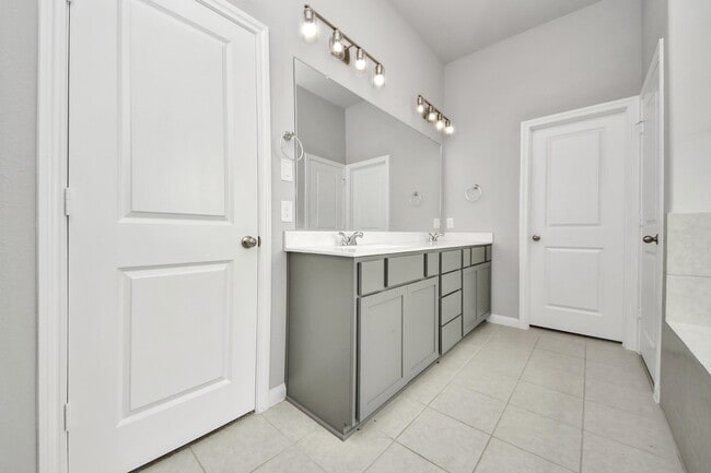 Building Photo - 859 Sarasota Shore Dr