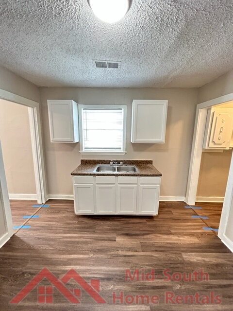 Building Photo - 253 Silverage Ave