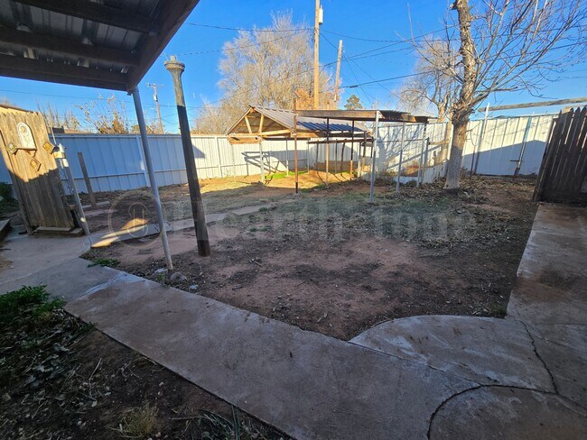 Building Photo - 1307 Gidding St