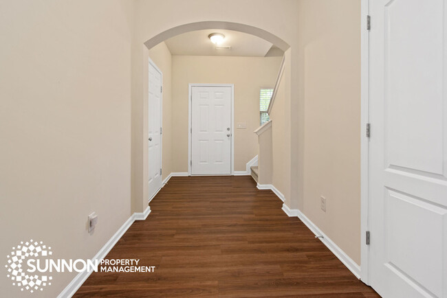 Building Photo - 3 Bed/2.5 Bath Home Close to Mountain Isla...