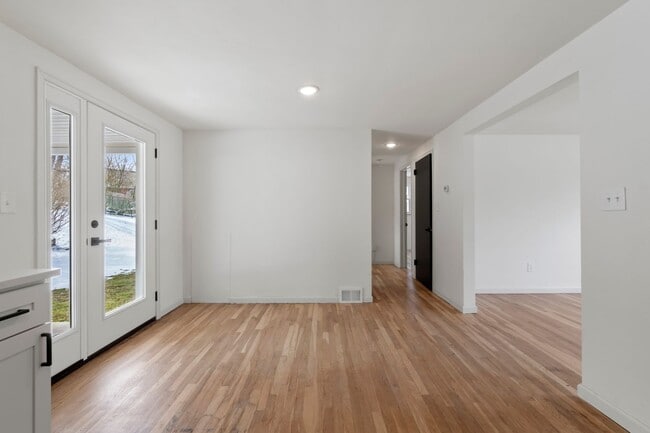 Building Photo - READY NOW! Fully RENOVATED 4 bedroom on a CUL-DE-SAC in MONROEVILLE!