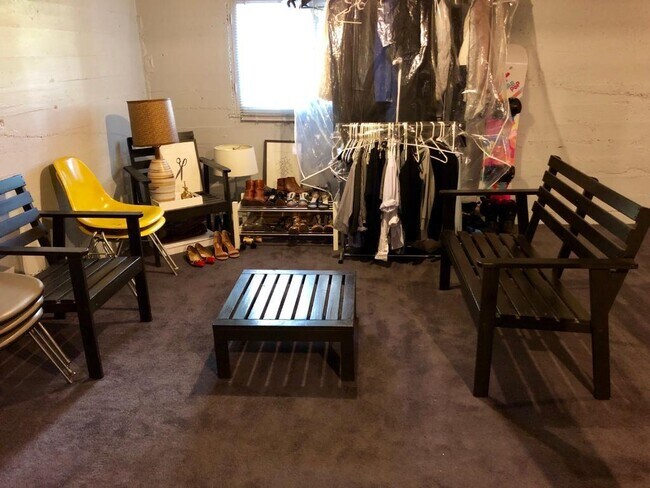 Building Photo - 1112 900 E