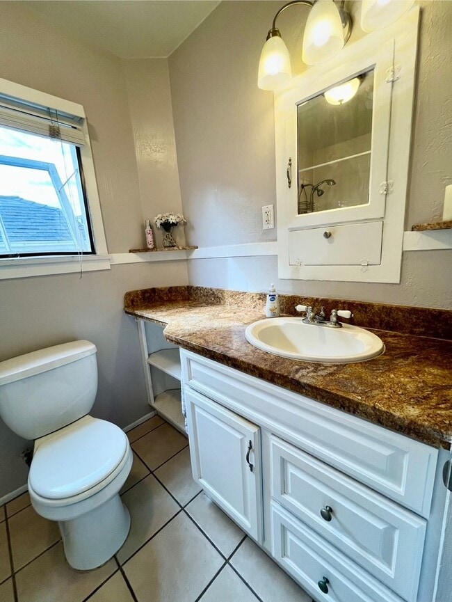 Building Photo - Quintessential Ventura 1 bed rear unit with LARGE, PRIVATE, BEAUTIFUL OUTDOOR LIVING AREA