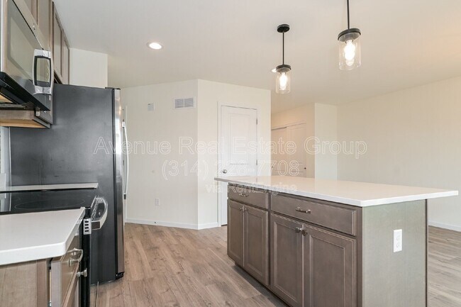 Building Photo - 6 Snowdrop Ct