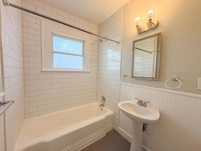 Building Photo - 1410-1412 Kings Highway