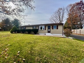 Building Photo - Charming 3 Bedroom Ephrata Home with Garage