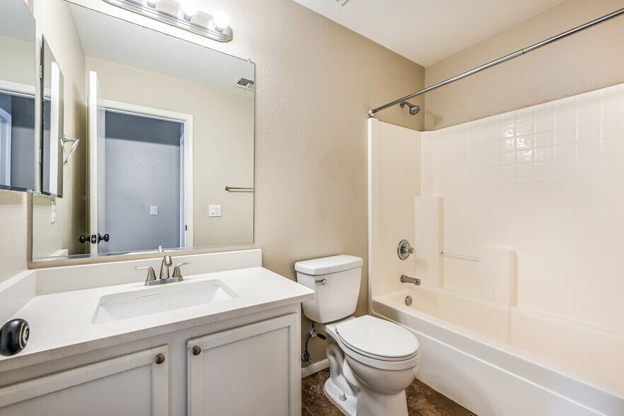 Building Photo - 15331 W Cameron Cir