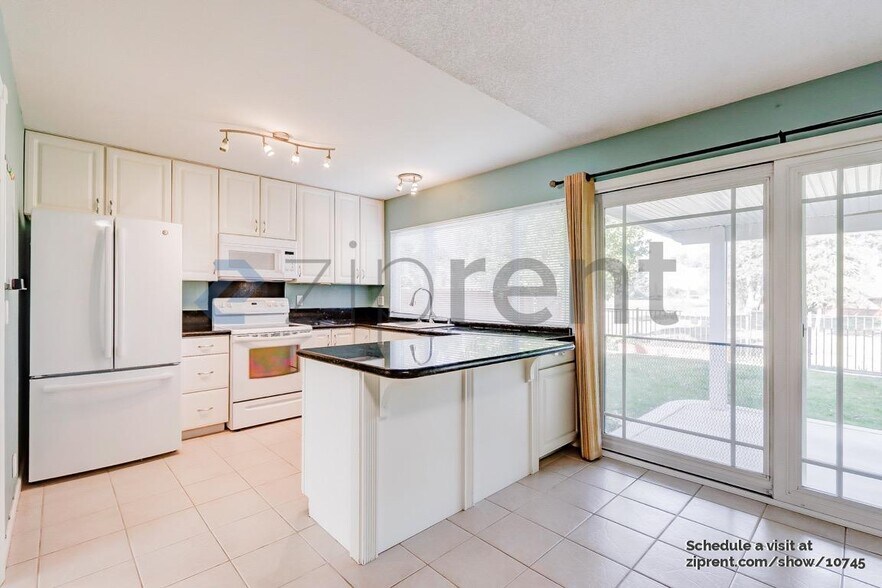 Building Photo - 125 Green Tree Dr