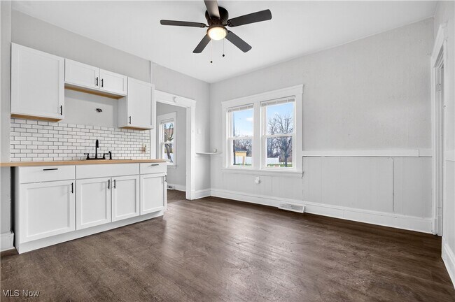 Building Photo - 9517 Prince Ave