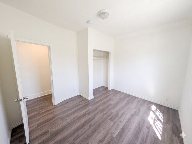 Building Photo - 5263 S Figueroa St