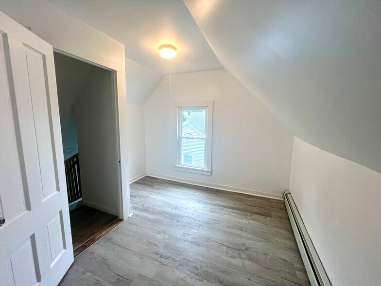 Building Photo - 236 Willetts Ave