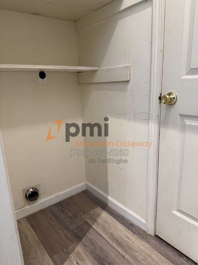 Building Photo - 82 Primrose Dr