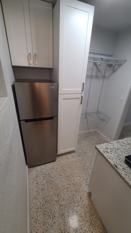 Building Photo - 719 20th Ave S