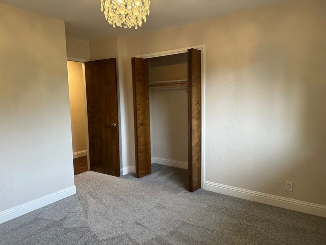 Building Photo - Beautifully maintained home in a peaceful setting