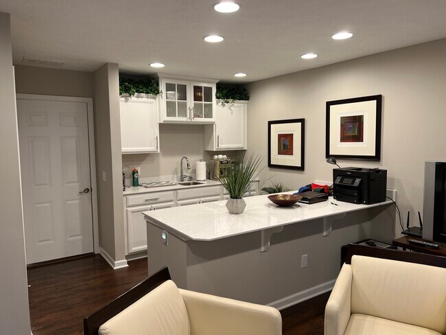Wet bar - 13086 Grand Vue Dr