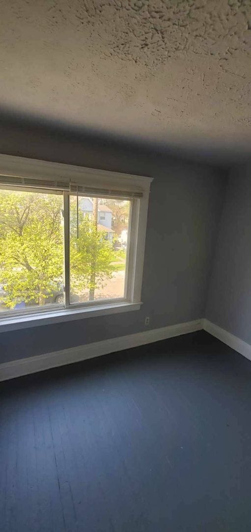 Building Photo - Charming 4-Bedroom Property in Prime Location