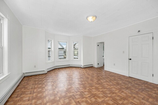 Building Photo - 220 Concord St