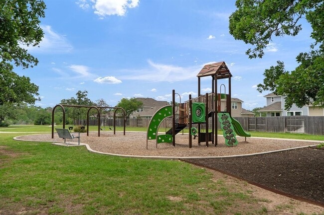 Building Photo - 825 Sun Grv Trl