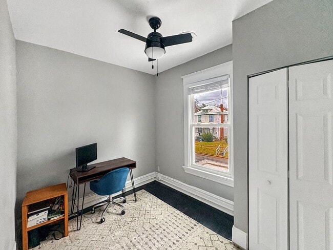 Building Photo - Spacious 3 Bedroom in Richmond