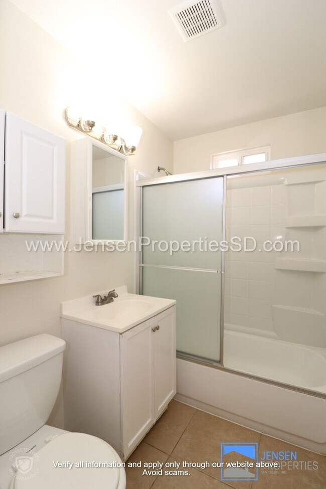 Building Photo - Jefferson Ave Apt A (782)
