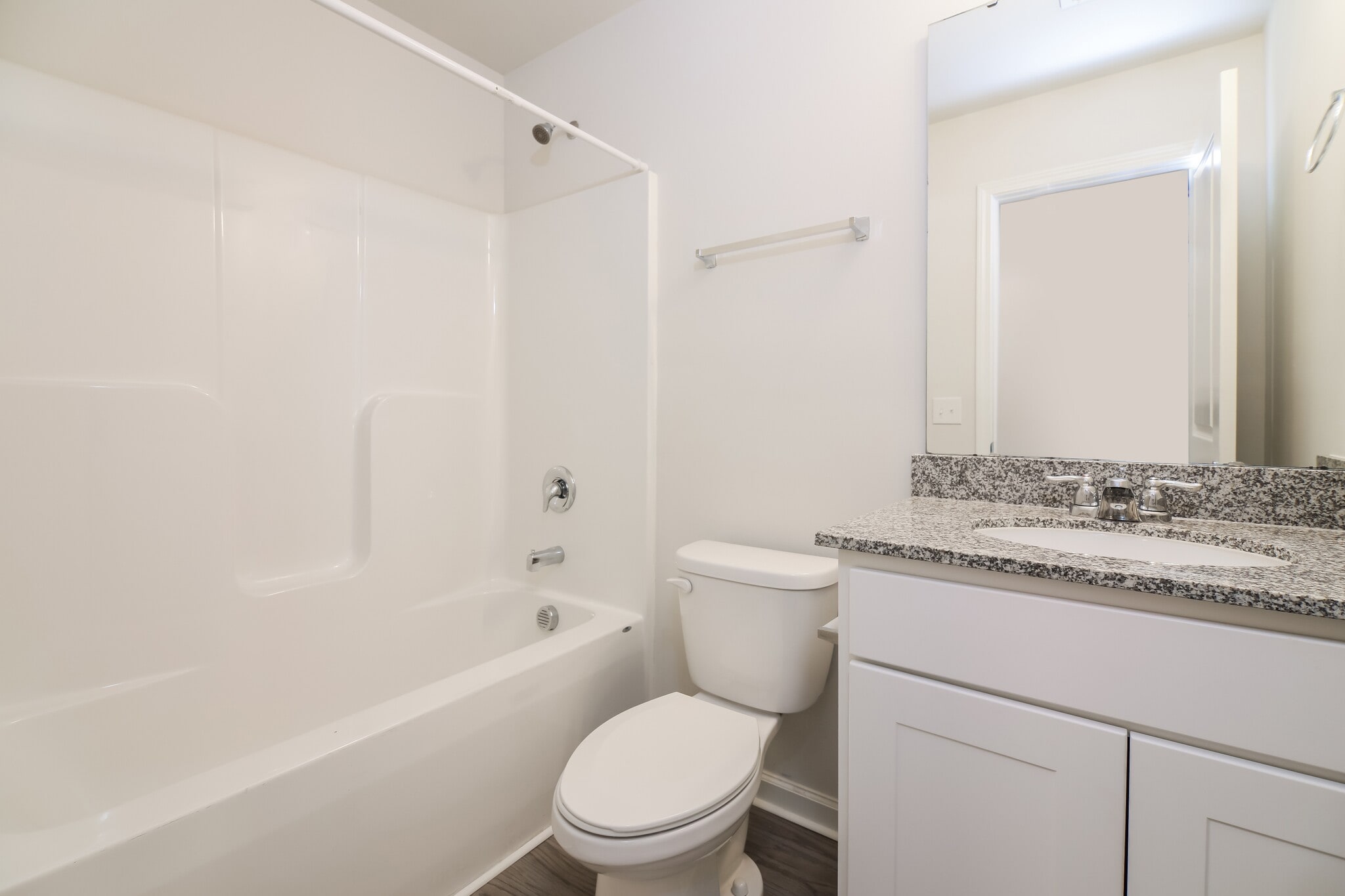 Building Photo - 2150 Bayview Dr SW