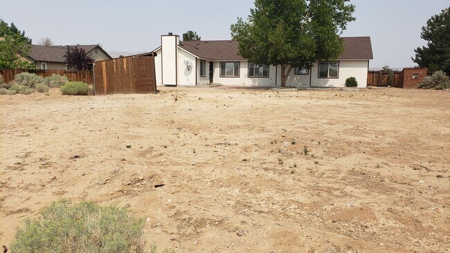 Building Photo - ONLY $2,550 PER MONTH FOR THIS SPACIOUS RANCH STYLE HOME -  2056 SQ FT / 3BDRM/2BATH/3GARAGE ON O...