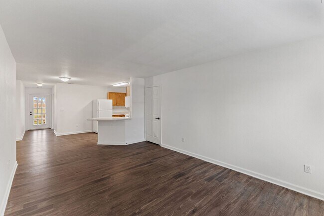 Building Photo - 1308 E Liberty Cir