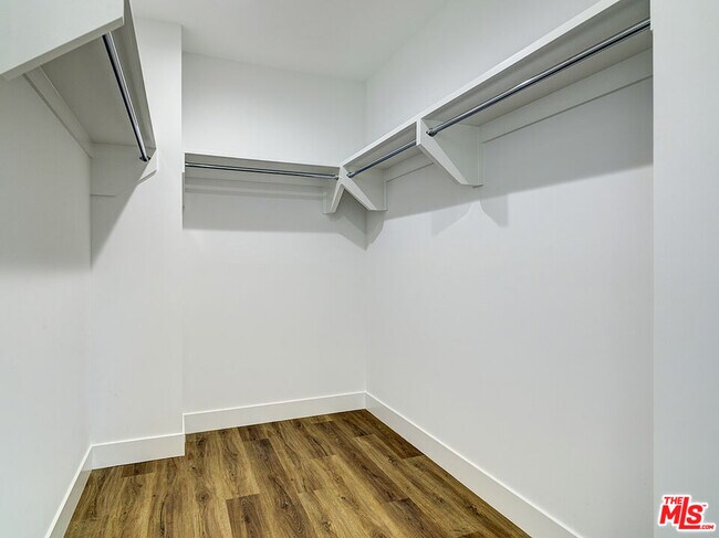 Building Photo - 5602 W 78th St
