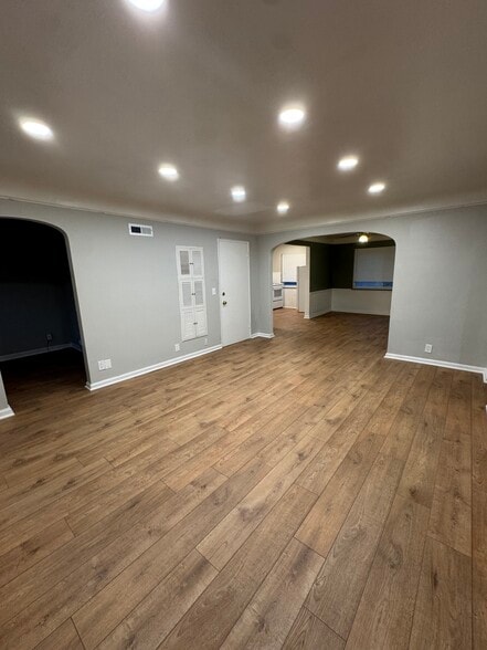 Living Room - 6803 Plainfield Rd