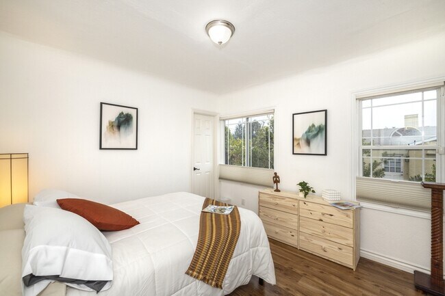 Building Photo - 3440 Oak Knoll Blvd