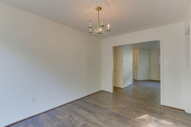 Building Photo - 20 Jolama Dr