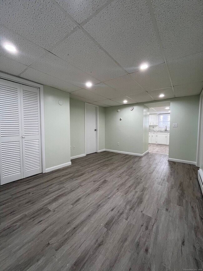 Building Photo - 19 Ferris Ave