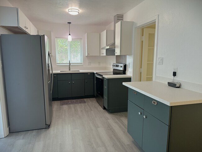 Building Photo - 2275 Hawthorne St