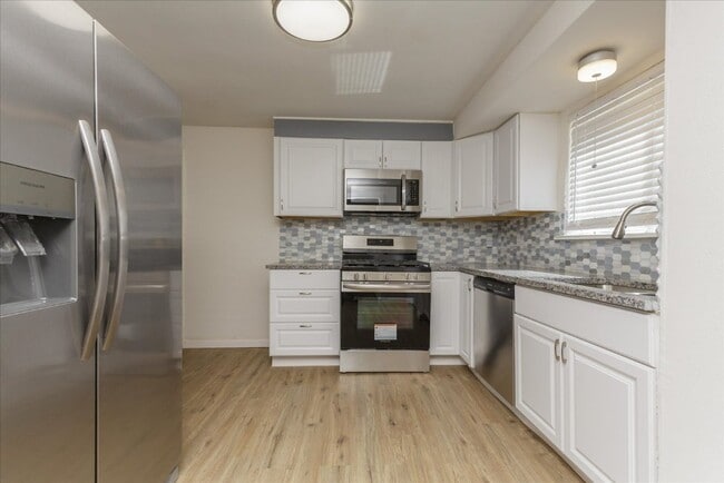 Building Photo - 4321 Melba Ave