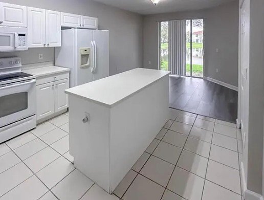 Building Photo - 4157 Napoli Lake Dr
