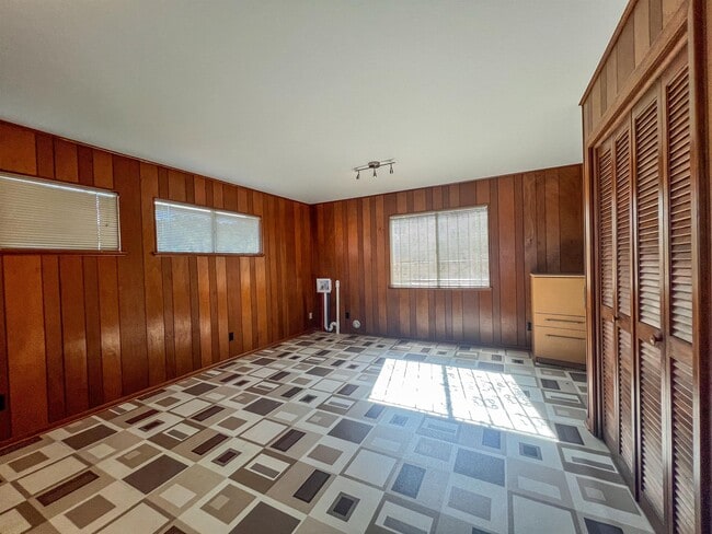 Building Photo - 1555 Arrowhead Dr