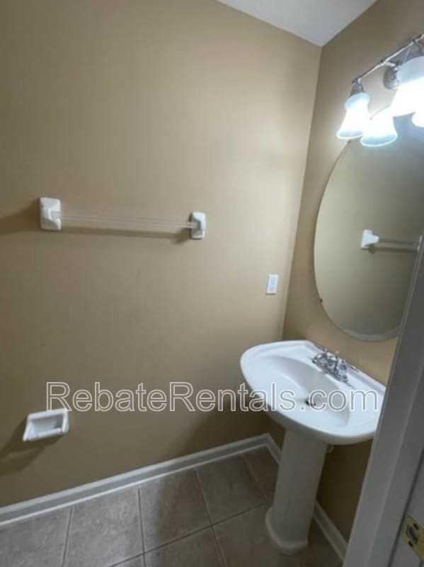 Building Photo - 11043 Castlemain Cir E