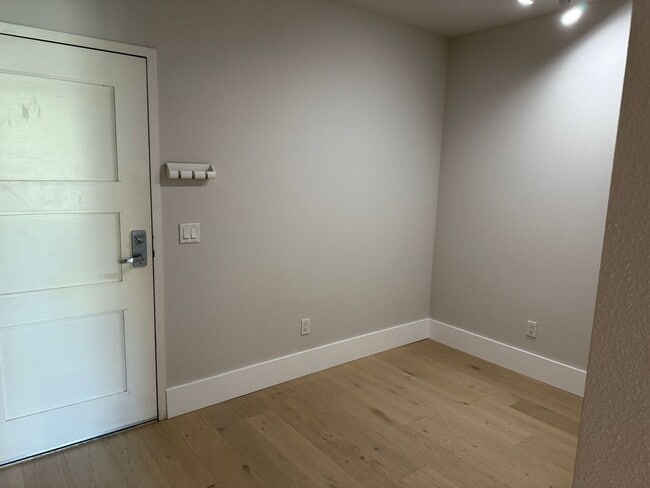 Building Photo - Modern San Jose Condo