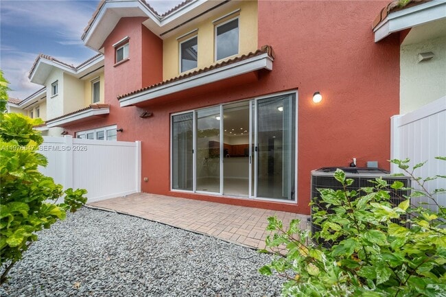 Building Photo - 5327 SW 40th Ave