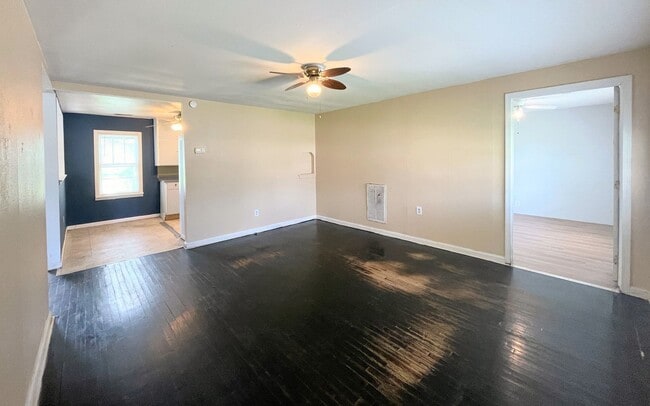 Building Photo - 3 bedroom home