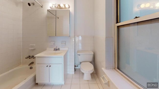 Building Photo - 1 bedroom in Manhattan NY 10014