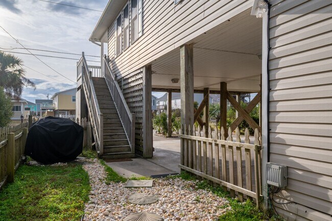 Building Photo - TIME TO SECURE AN OFF-SEASON PROPERTY FOR THE FALL OF '26-SPRING OF '27