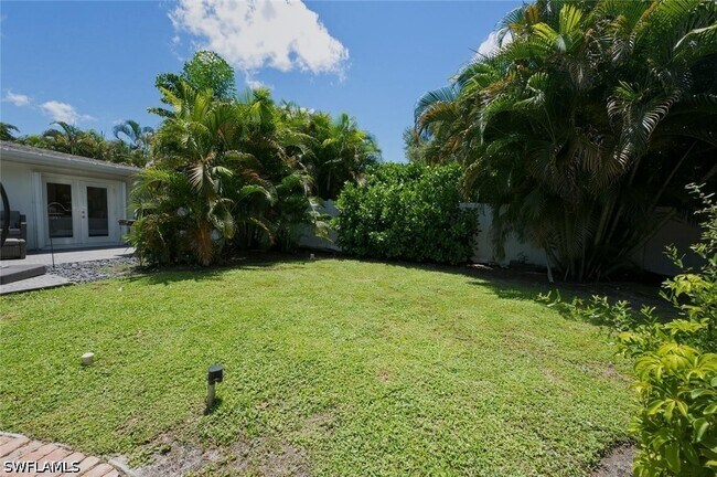 Building Photo - 1274 Pine Ct