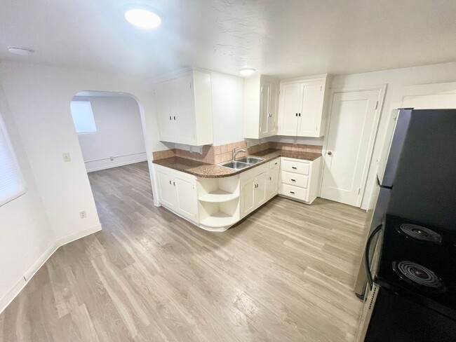 Building Photo - Super Cute 1bd/1b- Downtown - Pet Friendly...