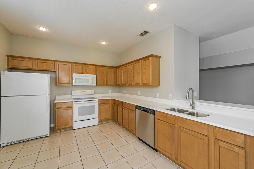 Building Photo - 4004 Pemberly Pines Cir